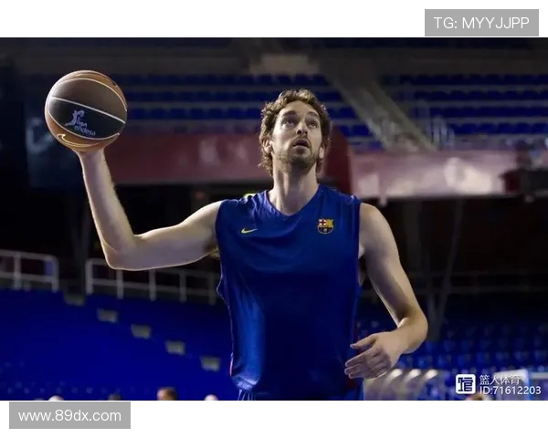 美媒晒克劳福德儿子25分神勇表现父亲点赞评论引发体育热议风潮