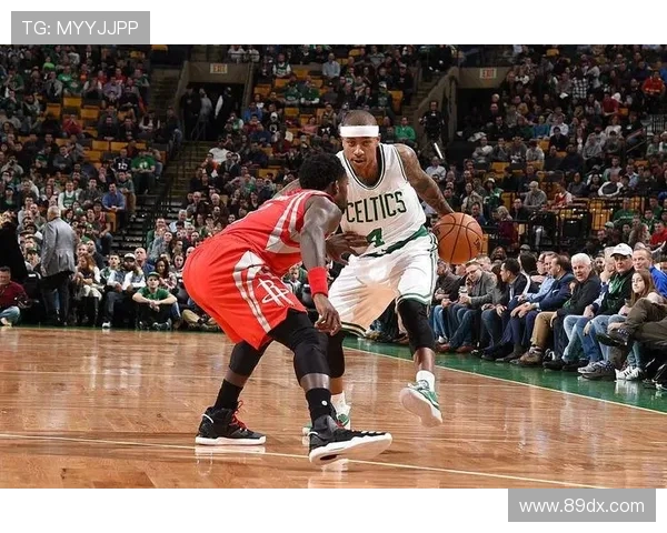 凯尔特人创队史末节三分纪录 小托马斯场边观战见证历史时刻